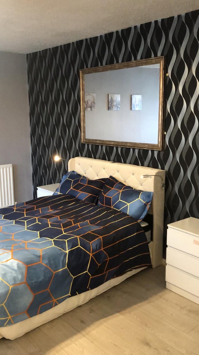 LARGE double room close to  hospital  Main Photo