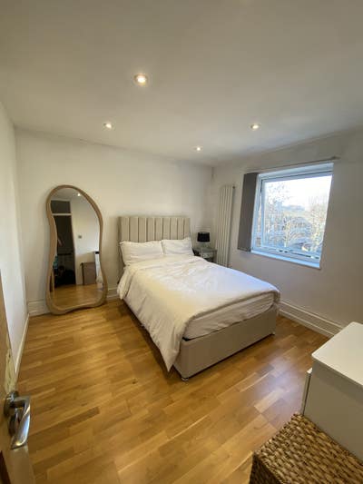 Bright stunning double room in Westferry Main Photo