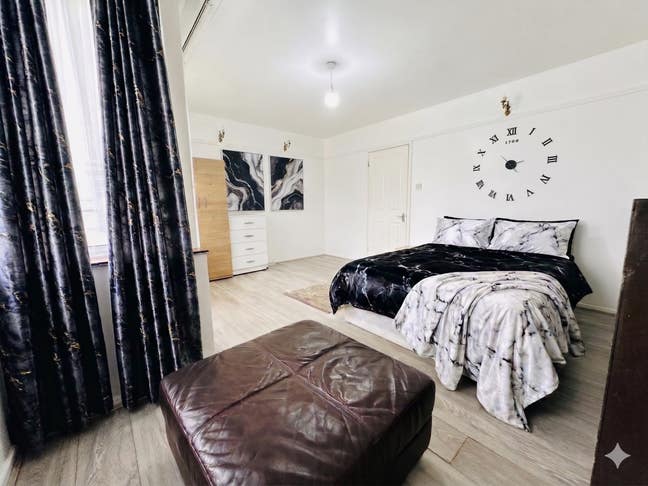 Large Couple Room  –E1 🏠Limehouse / A13 Main Road Main Photo