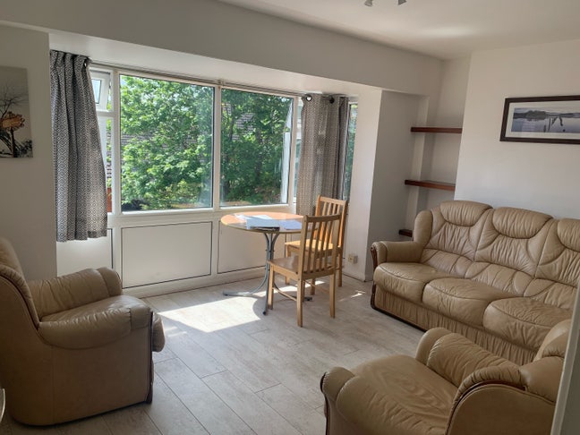 Large sunny double bedroom Main Photo