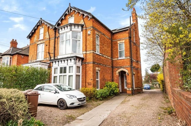 Hassle-Free Living –  &pound;100 off on 1St Month Rent  Main Photo