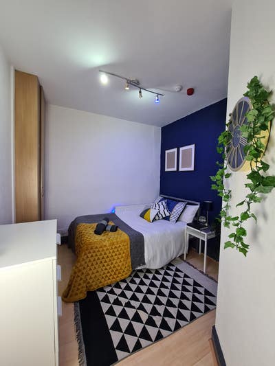 Cozy Double Room in Fallowfield– Bills Included! Main Photo