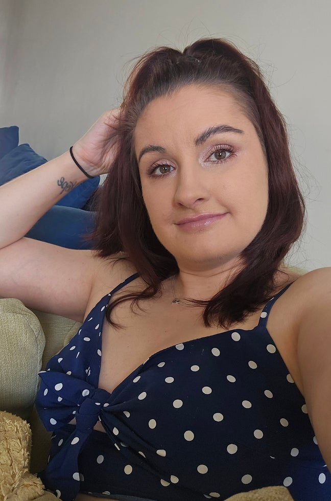 I am a professional female aged 33. I am look... Main Photo