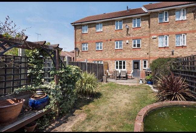 Single Room – All Bills Included + WiFi & Parking Main Photo