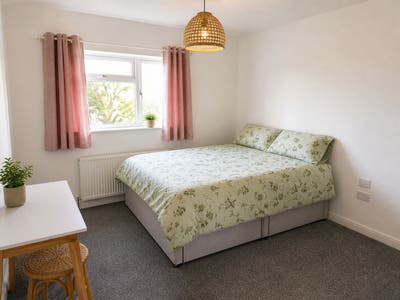 🏡 Spacious Ensuite Double Room in Brand New Home  Main Photo