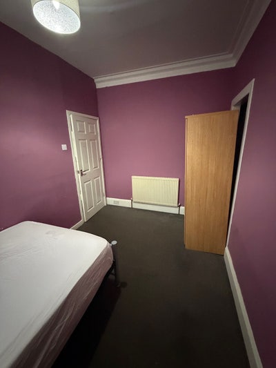 Furnished room near city center  Main Photo