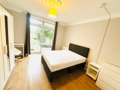 ✨🏡 Large Room Available – Wimbledon ✨🏡 Main Photo