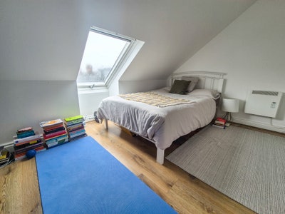 *Cosy Room with Double Bed and Desk - Moy Rd* Main Photo