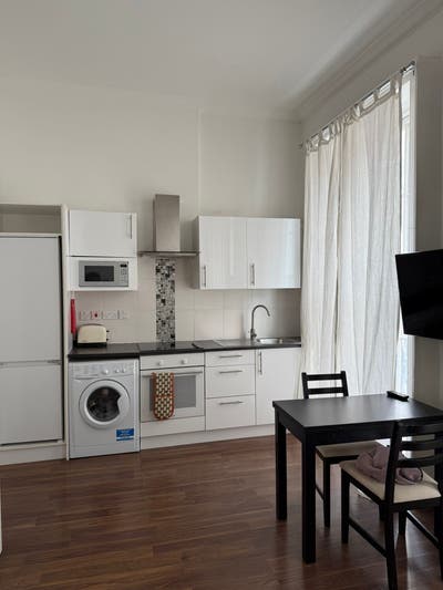 Large Studio Near Tube Station  Main Photo