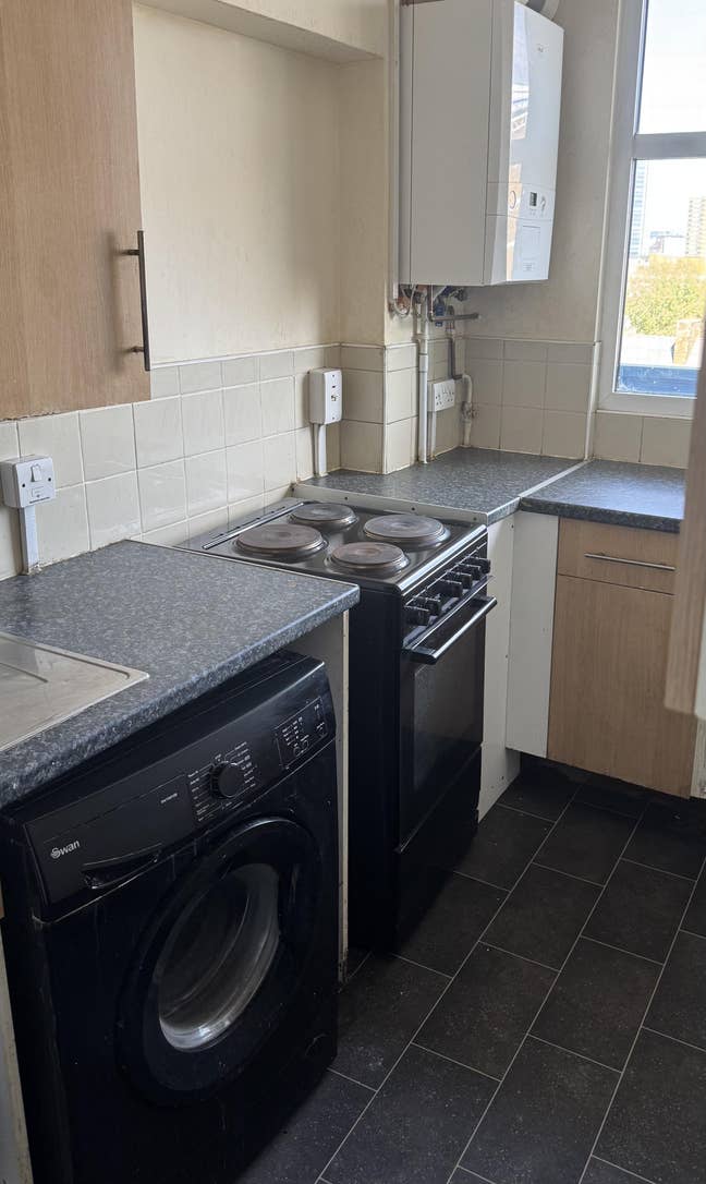 Spacious Double Bedroom for Rent in Prime L Main Photo