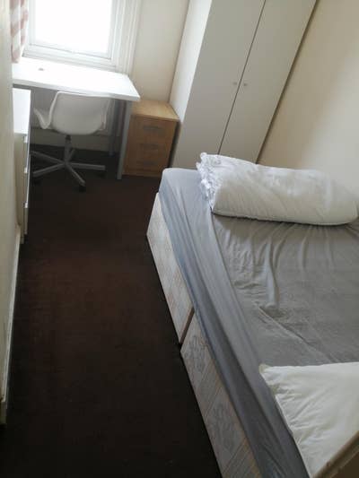 4 bedroom house ideal for students or family  Main Photo
