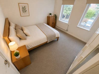Bright Double Room | Female Flat | Garden & Lounge Main Photo