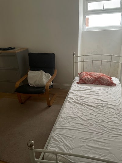 2 Bedroom flat Near East Ham Station Main Photo