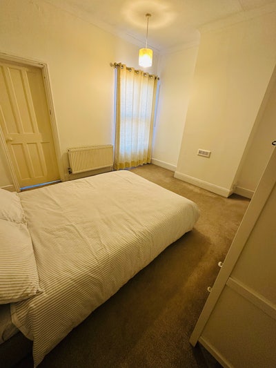 🌟3 amazing rooms in a very clean house🌟 Main Photo