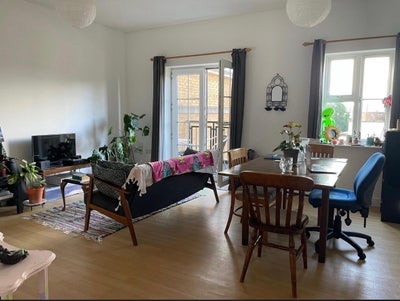 Lovely double room in a gorgeous flat! Main Photo