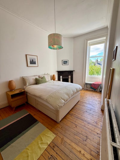Large West End Room + Private Bathroom Kirklee G12 Main Photo