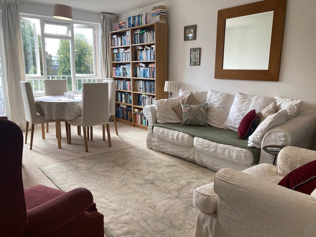 Spacious double room in friendly share in Putney  Main Photo
