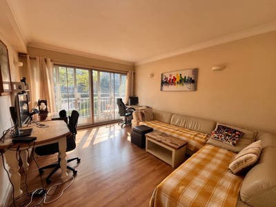 Flat available in heart of Putney Main Photo
