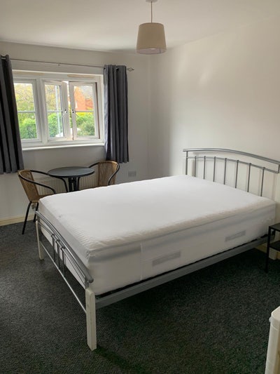 Large En-Suite Double Room - Close To Town Centre Main Photo