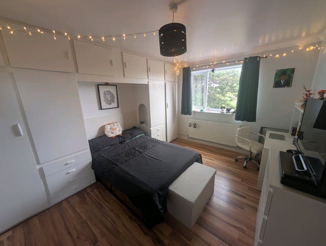 Double room available in 2-bed Flat SE18 Main Photo