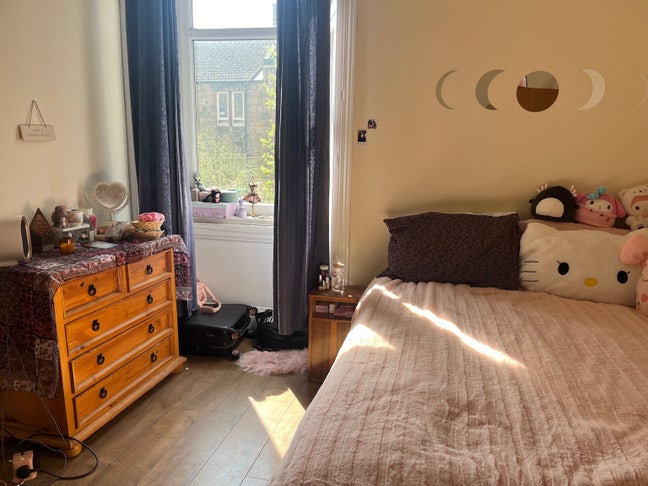 Bright Spacious Double Room, All Bills included Main Photo