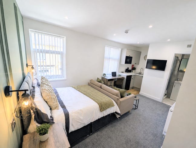 Brand New Luxury Studio Rooms Stoke Town Centre  Main Photo