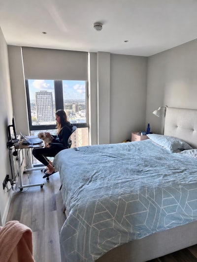 Spacious bedroom in 2 bed/bathroom flat w/ balcony Main Photo