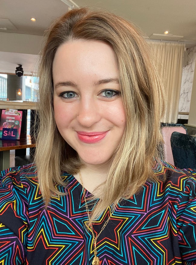 31 year old female journalist seeking a room Main Photo