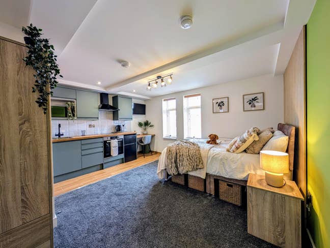 ✨​Deluxe Studio-Room with Kitchenette & En-Suite ✨ Main Photo