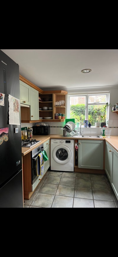 Single room available for 2mo Streatham Common Main Photo