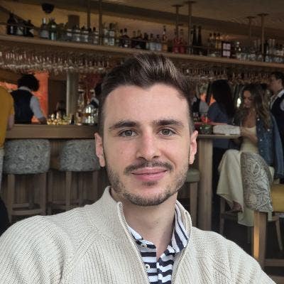 Hi there !  I'm Antoine, 27, coming from Fr... Main Photo