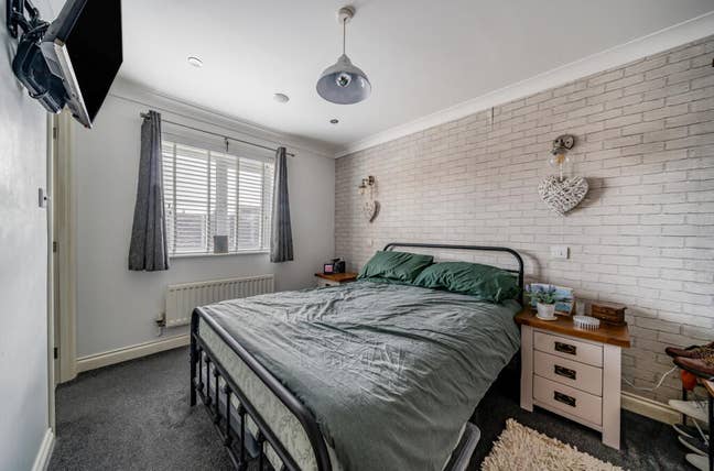 1 double bedroom with ensuite  Main Photo
