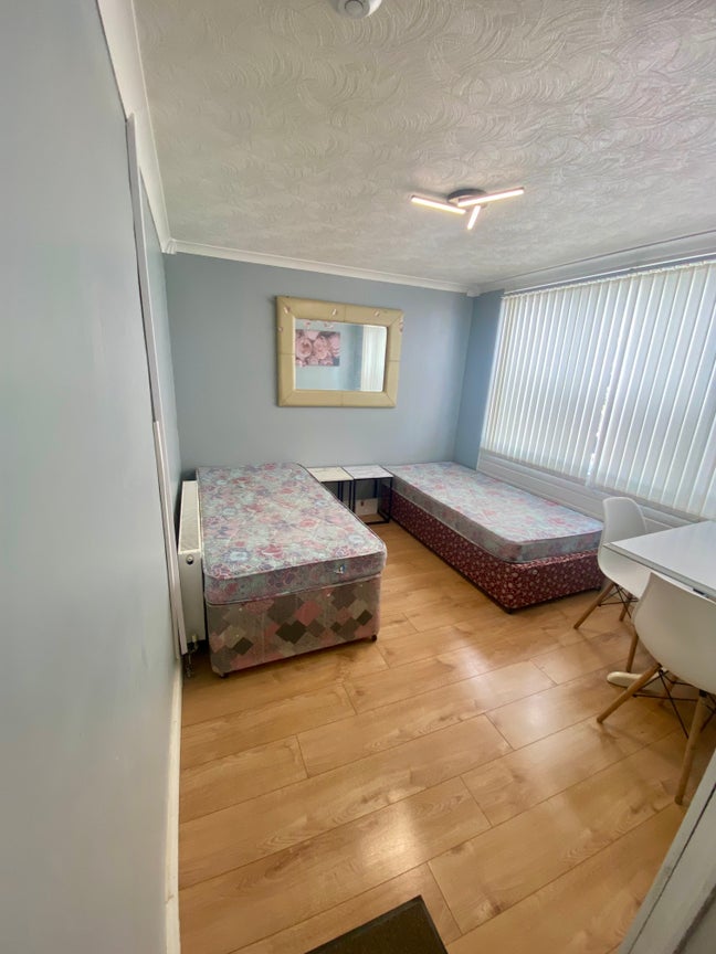 Double Cozy Bedroom Furnished Main Photo