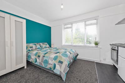 Studio Room + Kitchenette & En-Suite All Bill inc Main Photo