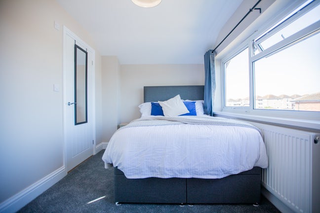 High-Quality Premium Furnished Rooms in Gosport Main Photo