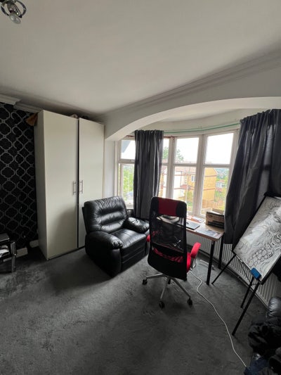 Urgent roommate require Main Photo