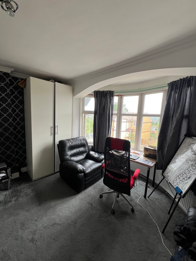 Urgent roommate require Main Photo