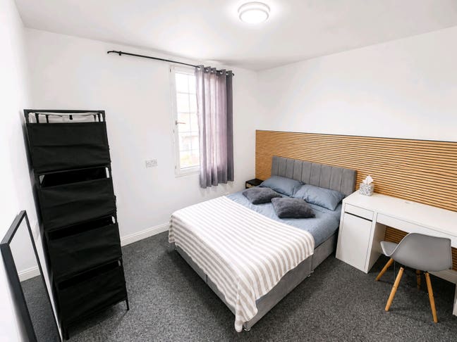 ✨Modern Rooms | Bills Included | Near UHCW & City✨ Main Photo
