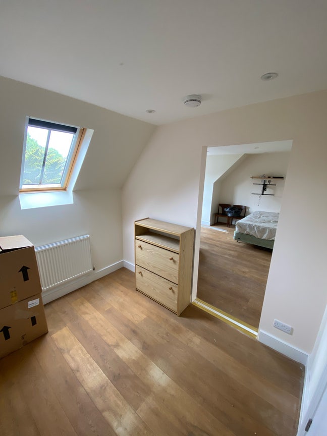 ## En-Suite Double Room + Office Space – Ealing W5 Main Photo
