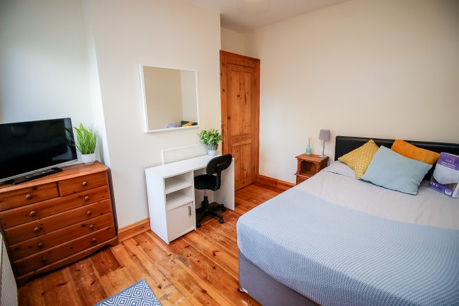  A Beautiful Room in RG1 Five Mins From Station  Main Photo