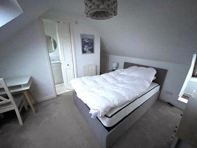 Double Room with Private Ensuite - central Weybrid Main Photo