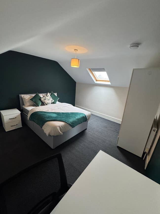 🛏️ Double Rooms Near Station – Bills Inc Main Photo