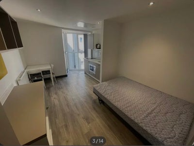 Modern studio flat in Luton centre Main Photo