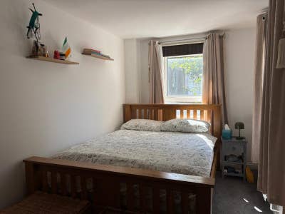 Double room in bright, spacious flat Main Photo